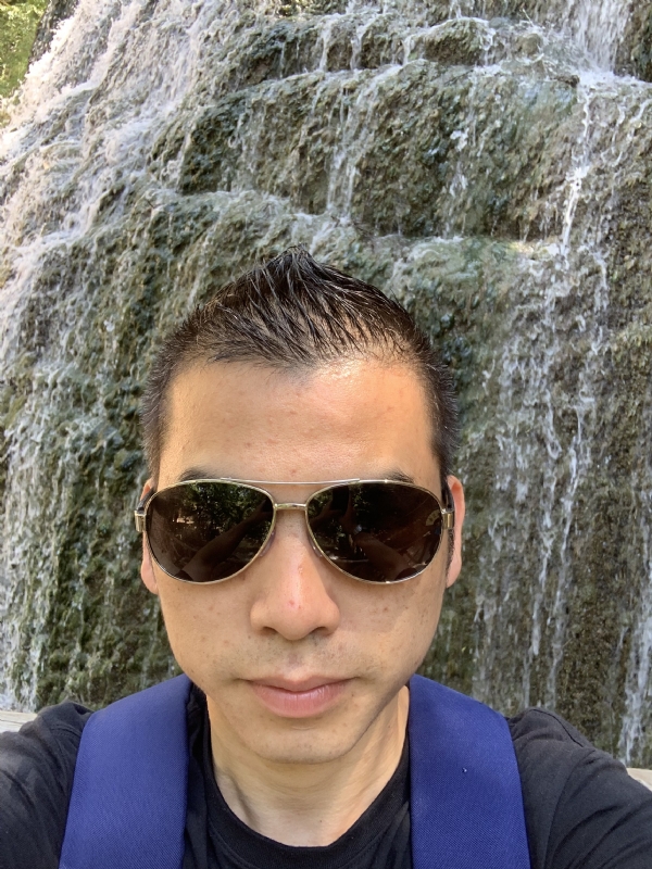 高兴的第二张照片--晋江征婚网