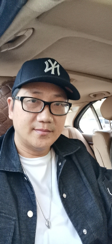 拥抱幸福的第一张照片--晋江征婚网